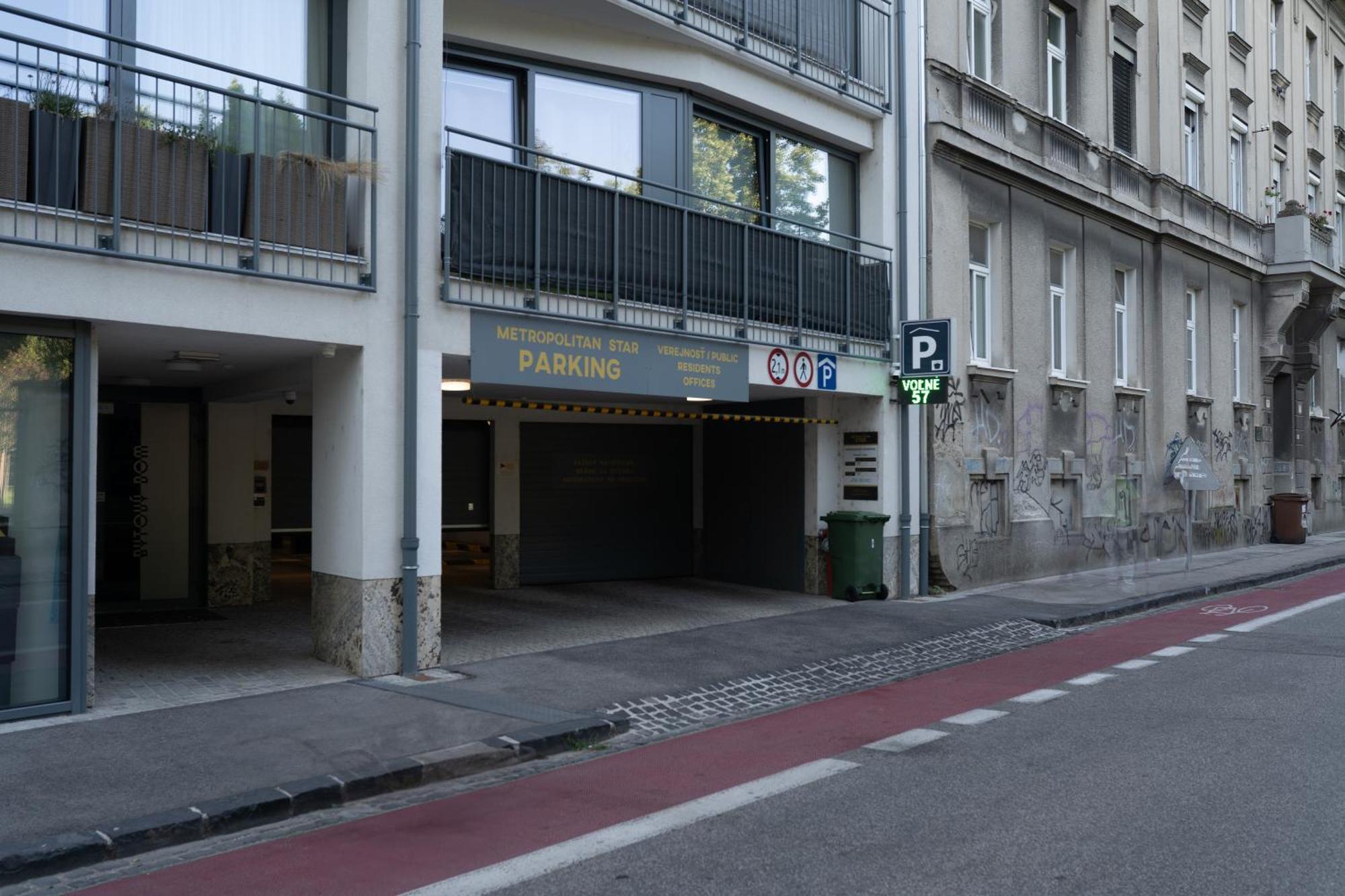 Hotel Reverie - Dependance, Check-In At Metropolitan Star Bratislava Eksteriør bilde