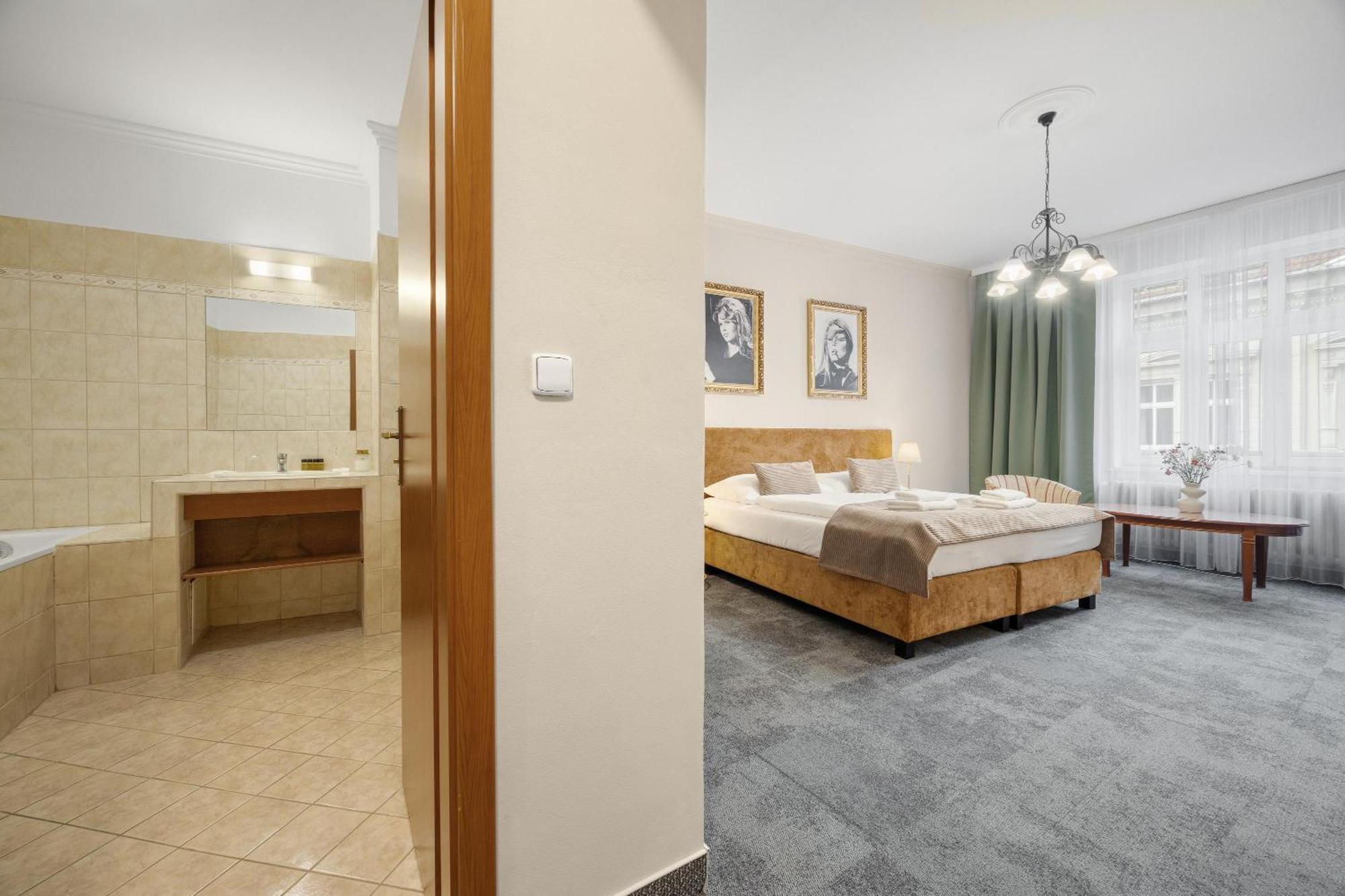 Hotel Reverie - Dependance, Check-In At Metropolitan Star Bratislava Eksteriør bilde