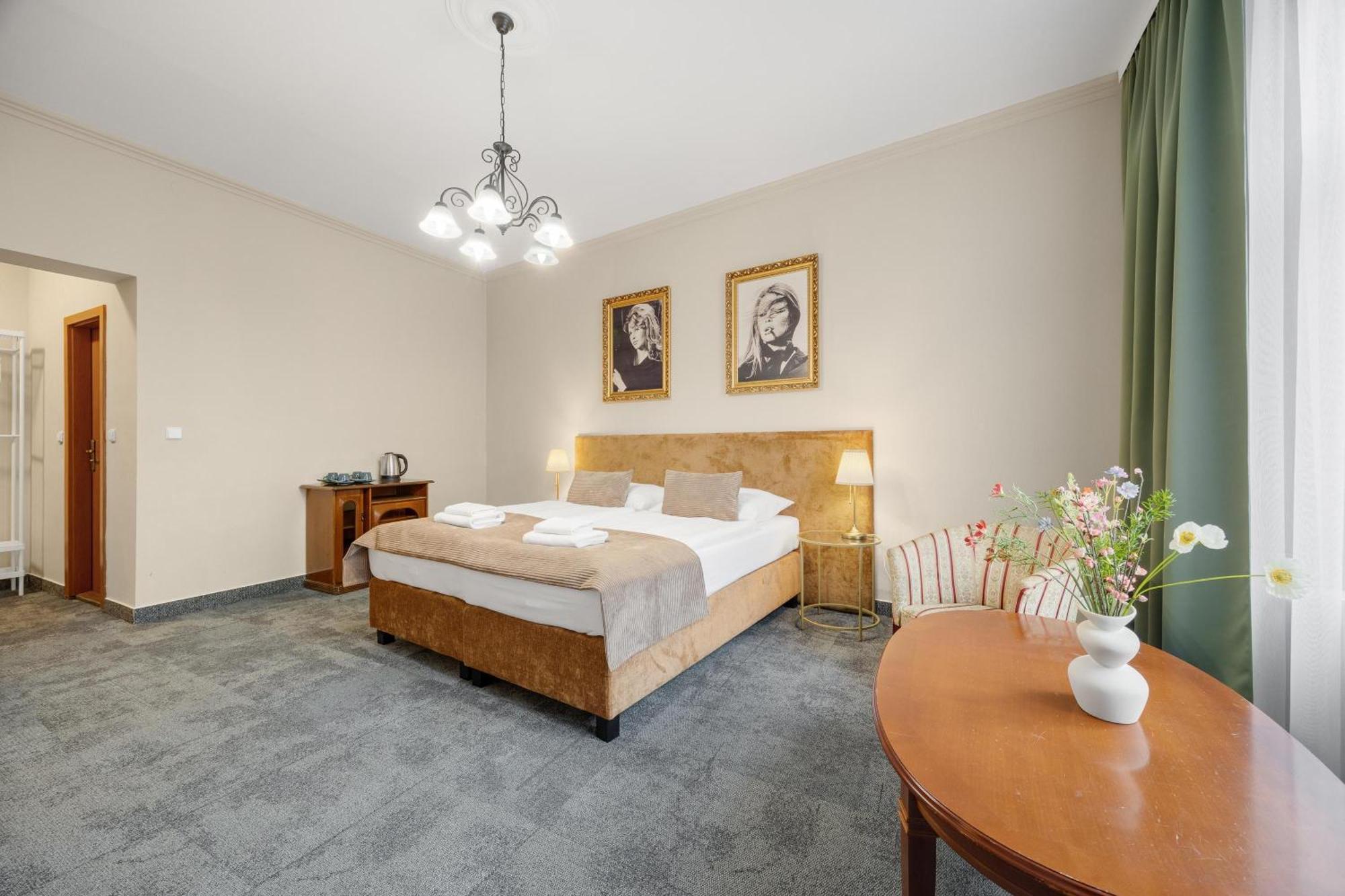 Hotel Reverie - Dependance, Check-In At Metropolitan Star Bratislava Eksteriør bilde
