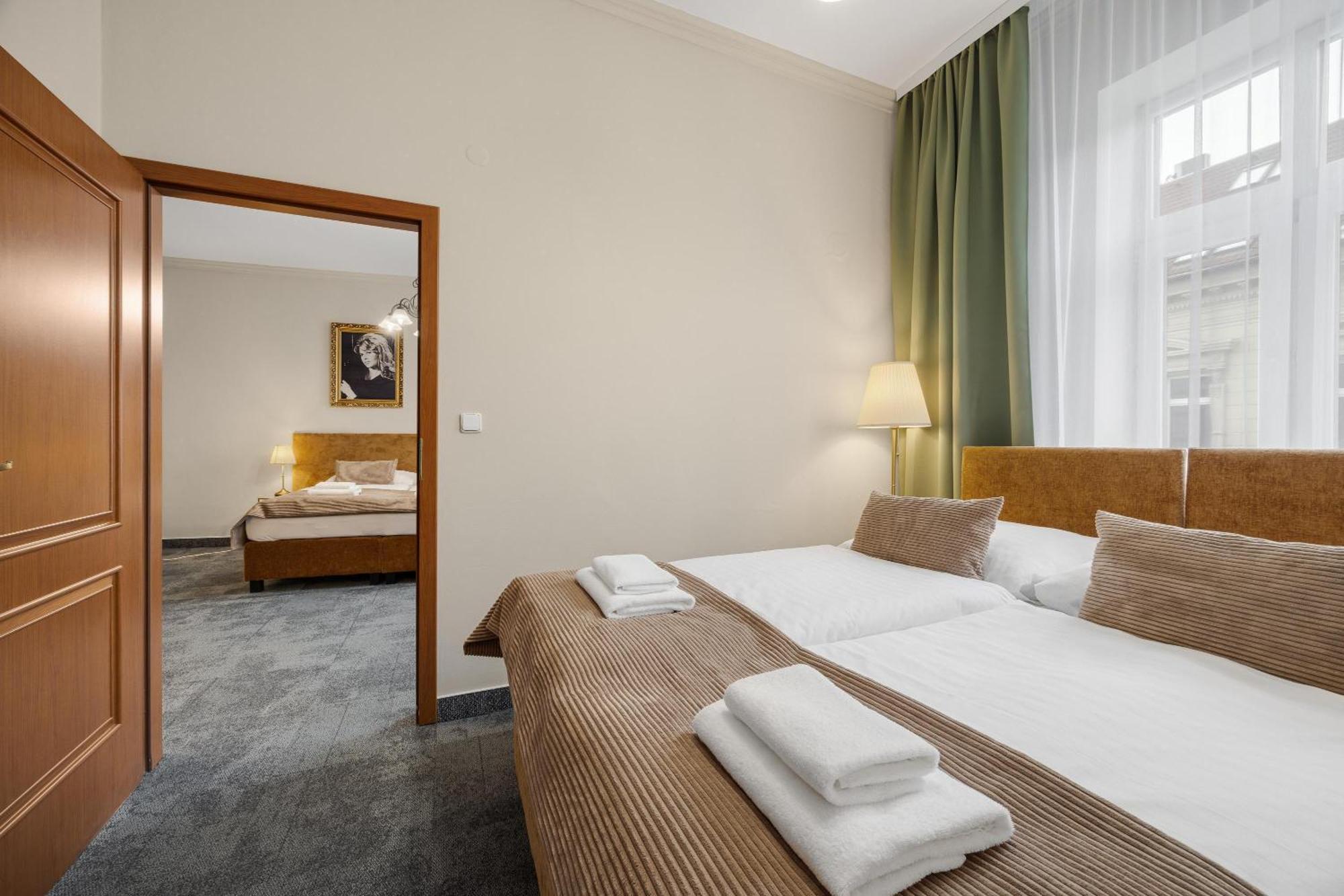 Hotel Reverie - Dependance, Check-In At Metropolitan Star Bratislava Eksteriør bilde