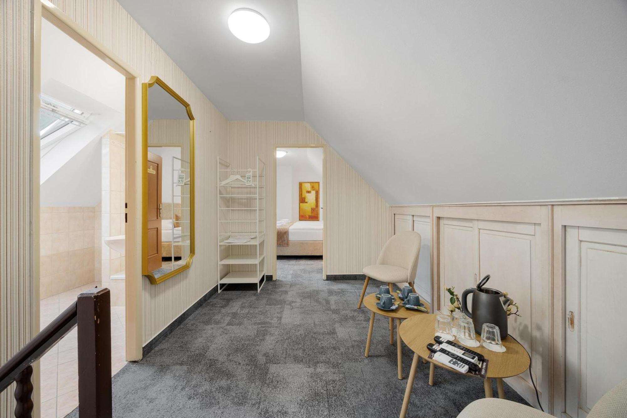 Hotel Reverie - Dependance, Check-In At Metropolitan Star Bratislava Eksteriør bilde