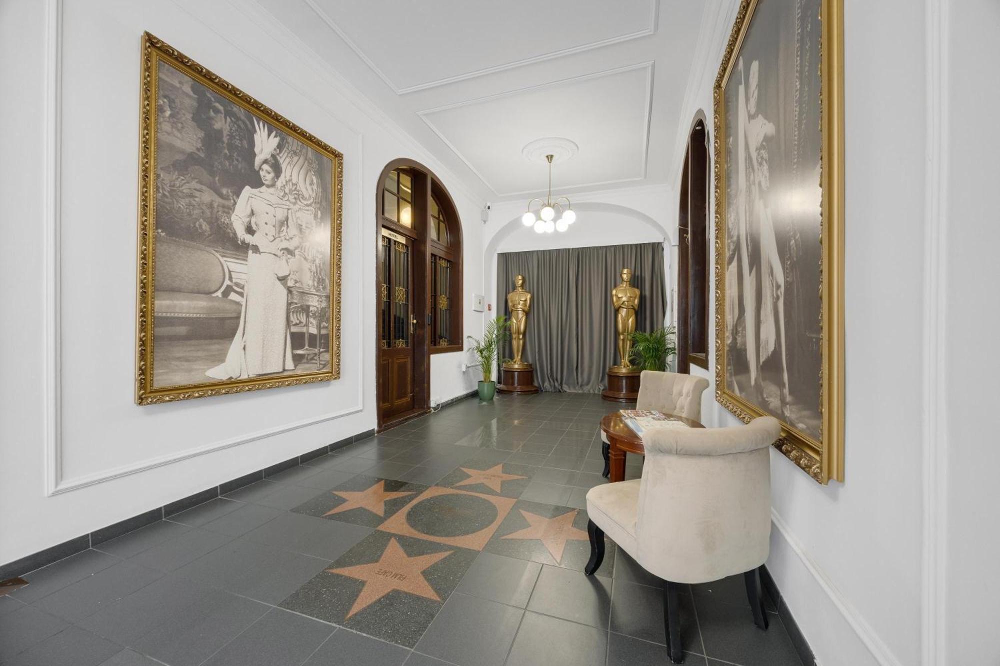 Hotel Reverie - Dependance, Check-In At Metropolitan Star Bratislava Eksteriør bilde