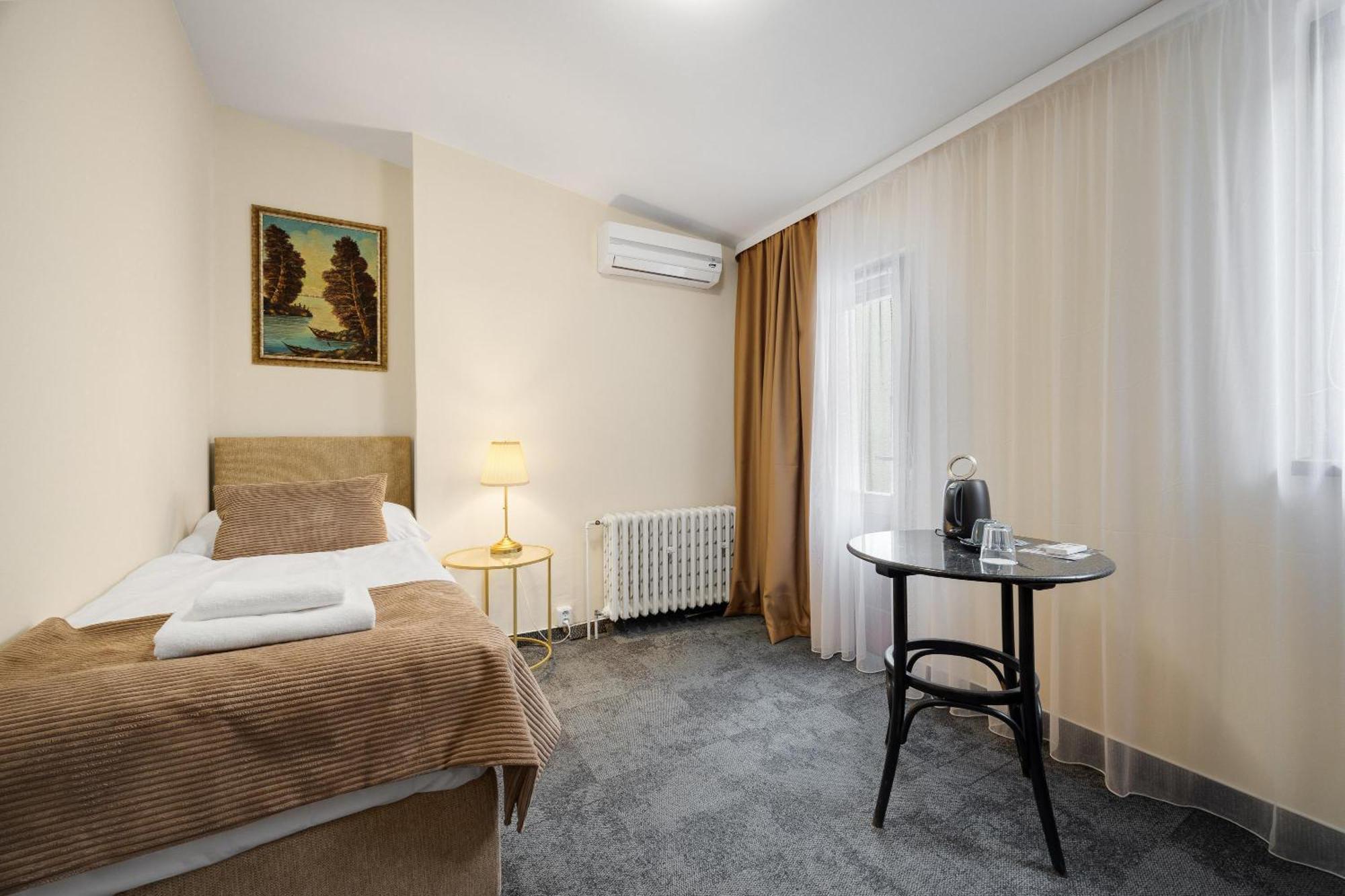 Hotel Reverie - Dependance, Check-In At Metropolitan Star Bratislava Eksteriør bilde