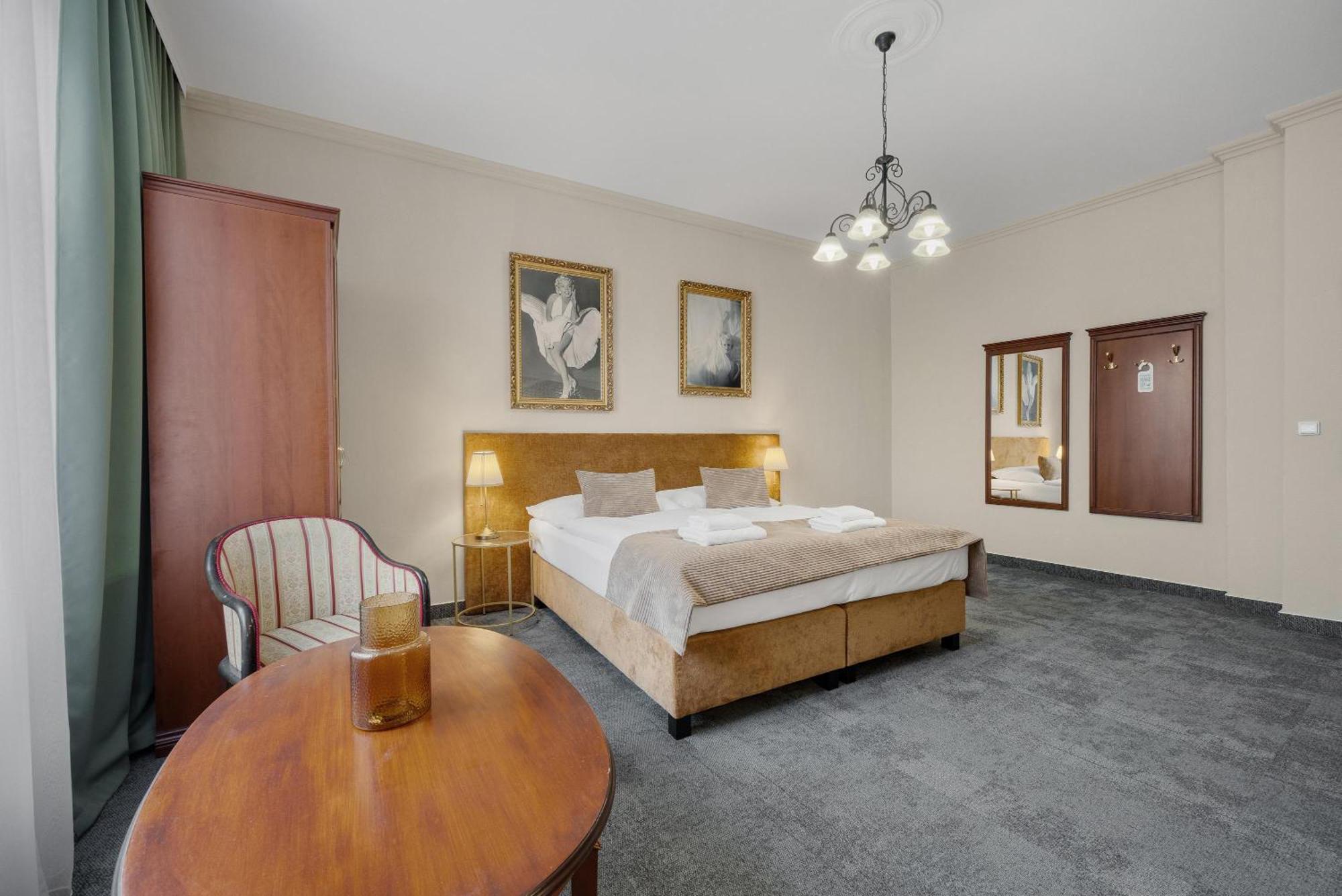 Hotel Reverie - Dependance, Check-In At Metropolitan Star Bratislava Eksteriør bilde