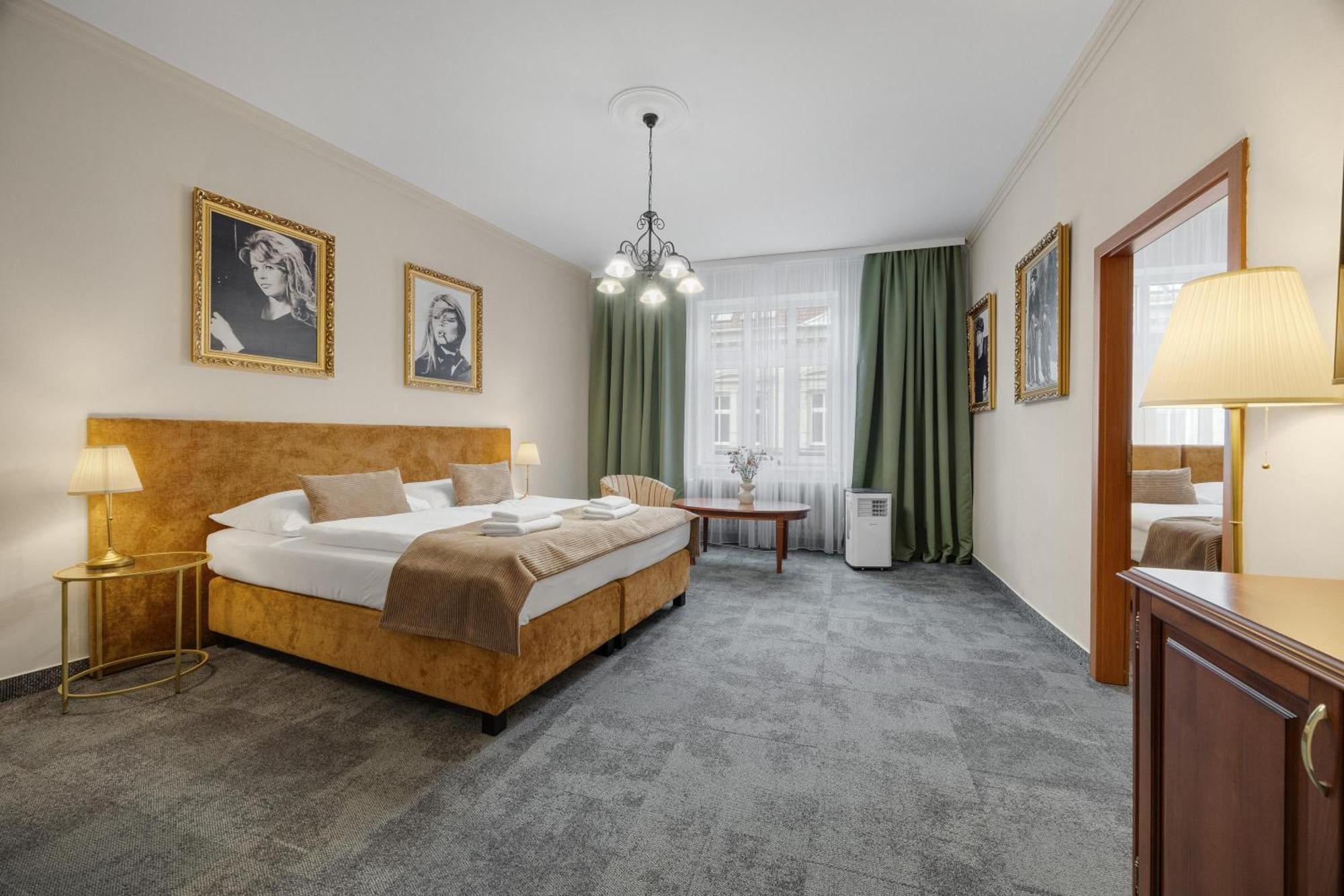 Hotel Reverie - Dependance, Check-In At Metropolitan Star Bratislava Eksteriør bilde