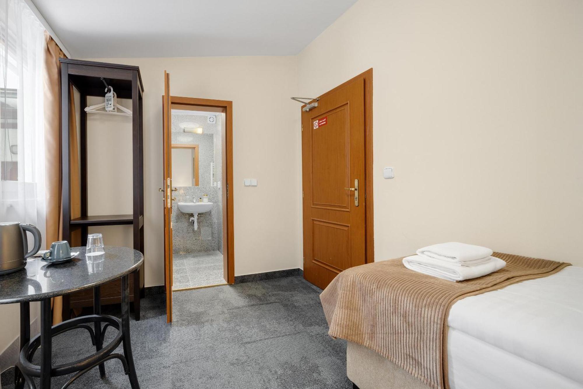 Hotel Reverie - Dependance, Check-In At Metropolitan Star Bratislava Eksteriør bilde